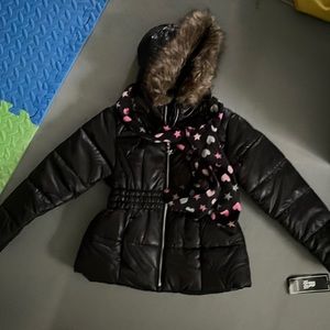 Girls size s 7/8  new winter jacket , black with gathered waist. Very stylish